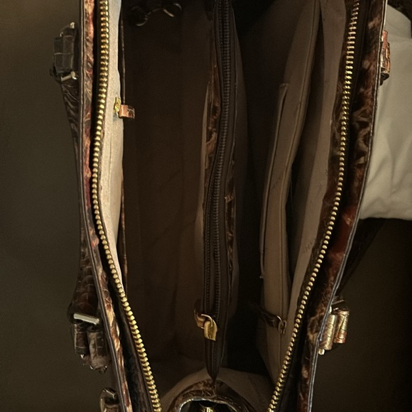 Brahmin handbag. Never used. Excellent condition. 12.5 inches wide 8 inches deep - Picture 2 of 4